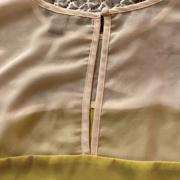 Size Small FOREVER 21 colorblock blouse - Picture 4 of 5